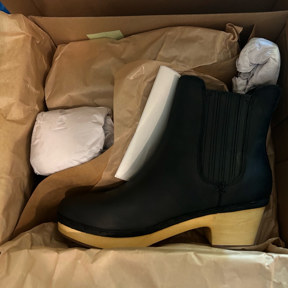 Frye and Co black Odessa Chelsea Size 10 NIB